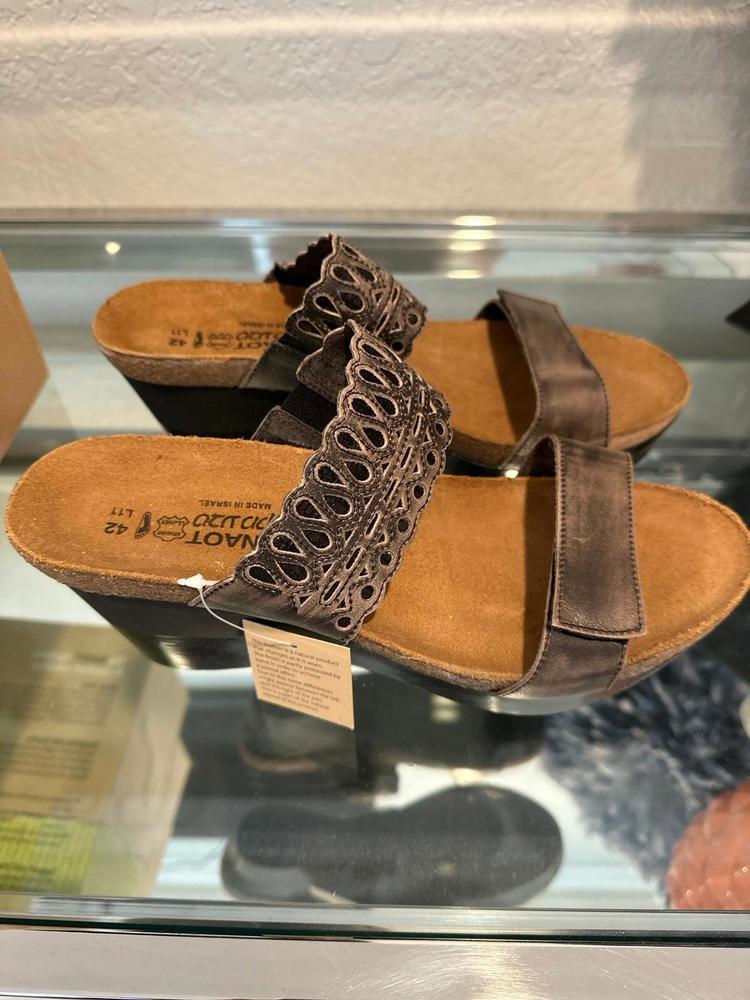 Naot Rise vintage gray leather wedge sandals (size 42)